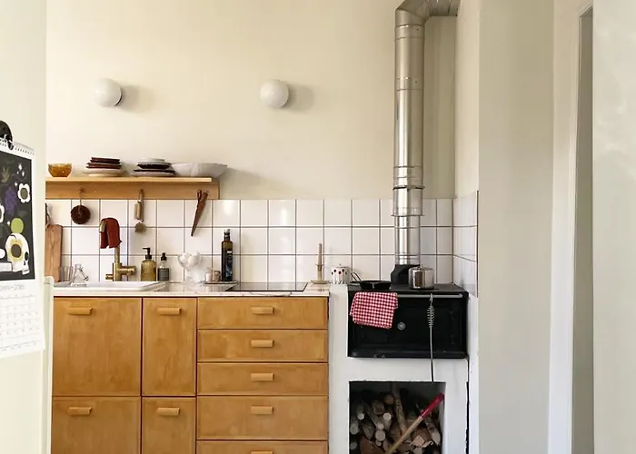 Hhh Unique Experience, Right In Center *